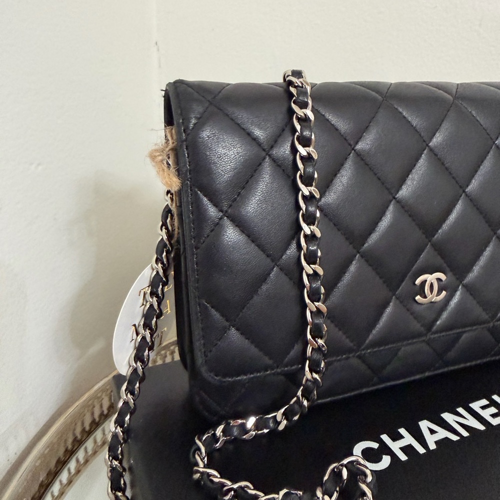 CHANEL LAMBSKIN WALLET ON CHAIN - Picture 4 of 16